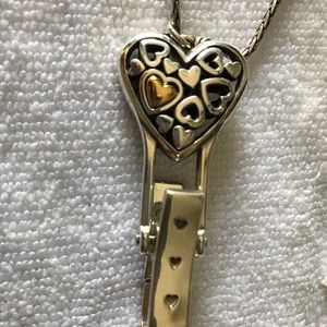 Brighton, Floating Hearts Badge Clio,